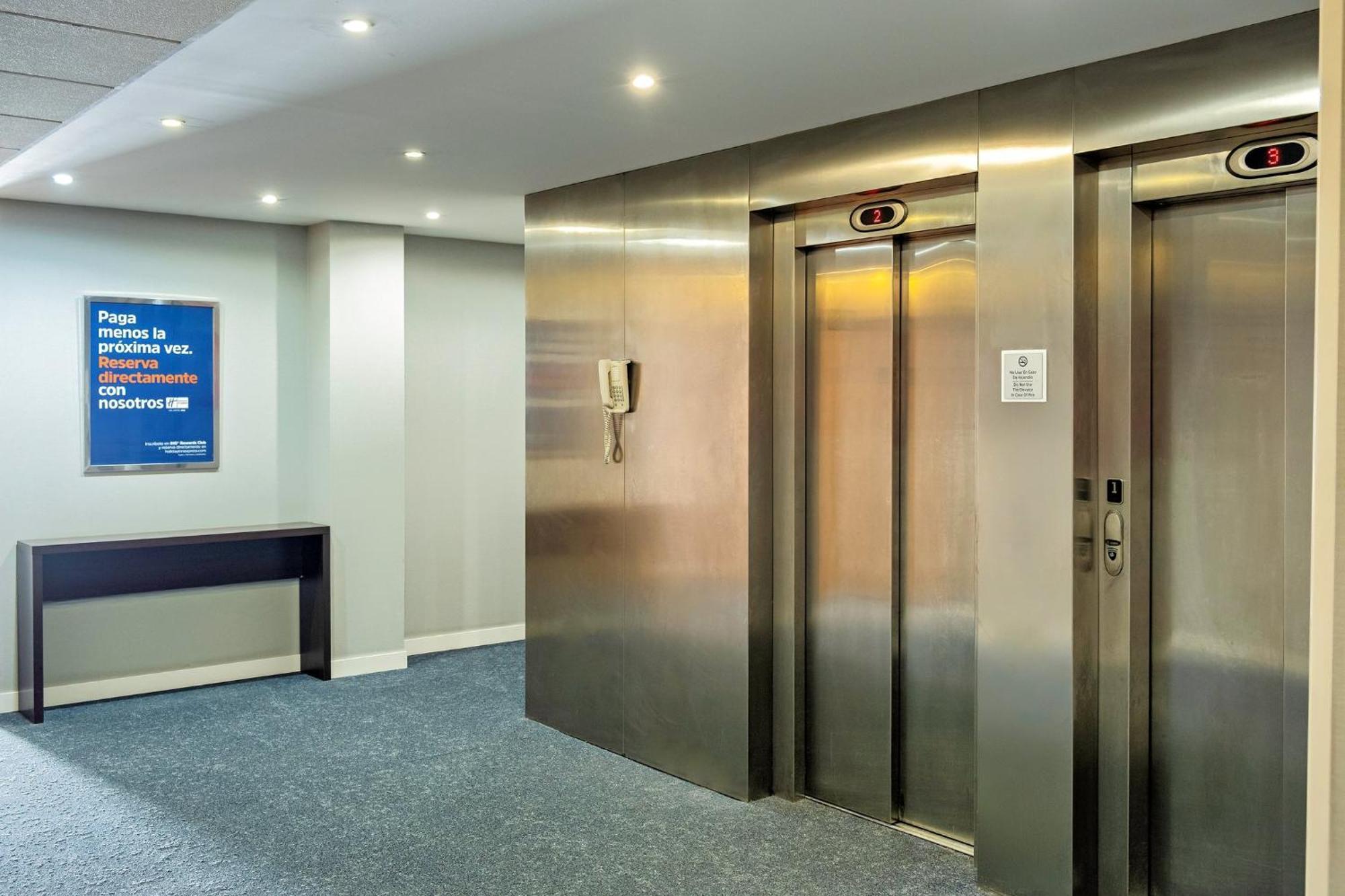 Holiday Inn Express Malaga Airport By Ihg Ngoại thất bức ảnh
