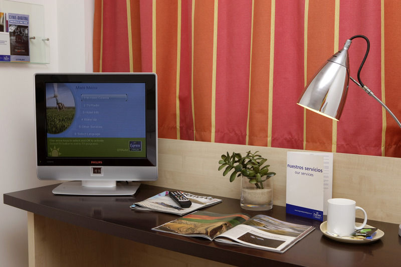 Holiday Inn Express Malaga Airport By Ihg Ngoại thất bức ảnh