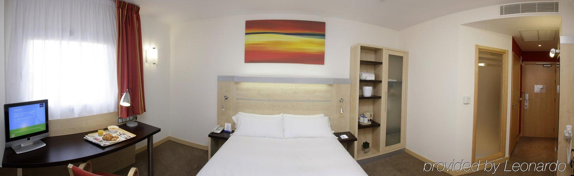 Holiday Inn Express Malaga Airport By Ihg Phòng bức ảnh