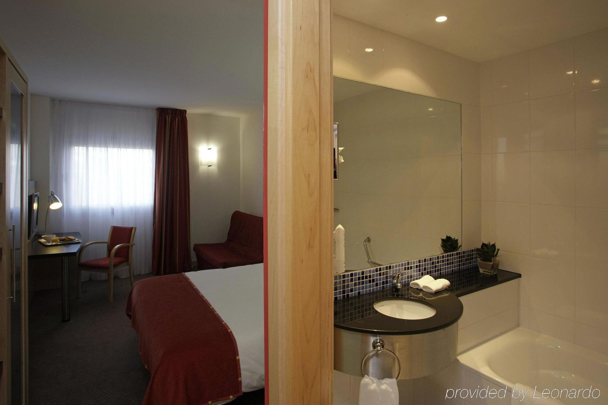 Holiday Inn Express Malaga Airport By Ihg Ngoại thất bức ảnh