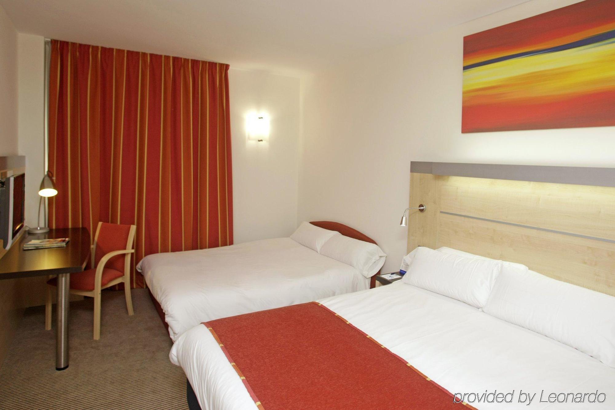 Holiday Inn Express Malaga Airport By Ihg Phòng bức ảnh